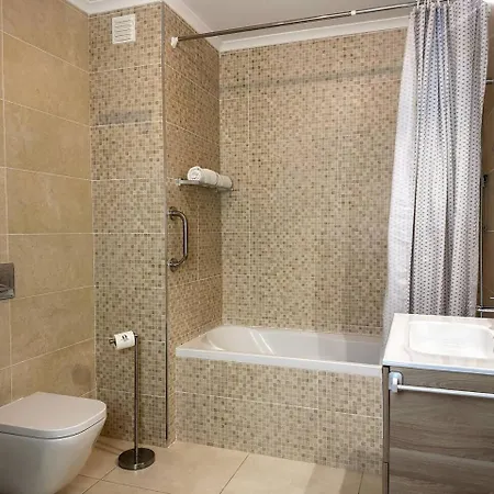 Stay Home Apto A 2 Min Da Praia Com Piscina El7E * Portimão